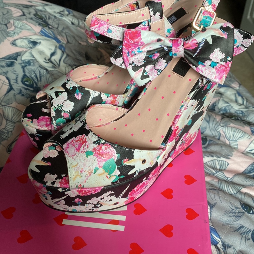 Rare Iron Fist Buns n’ Roses wedge